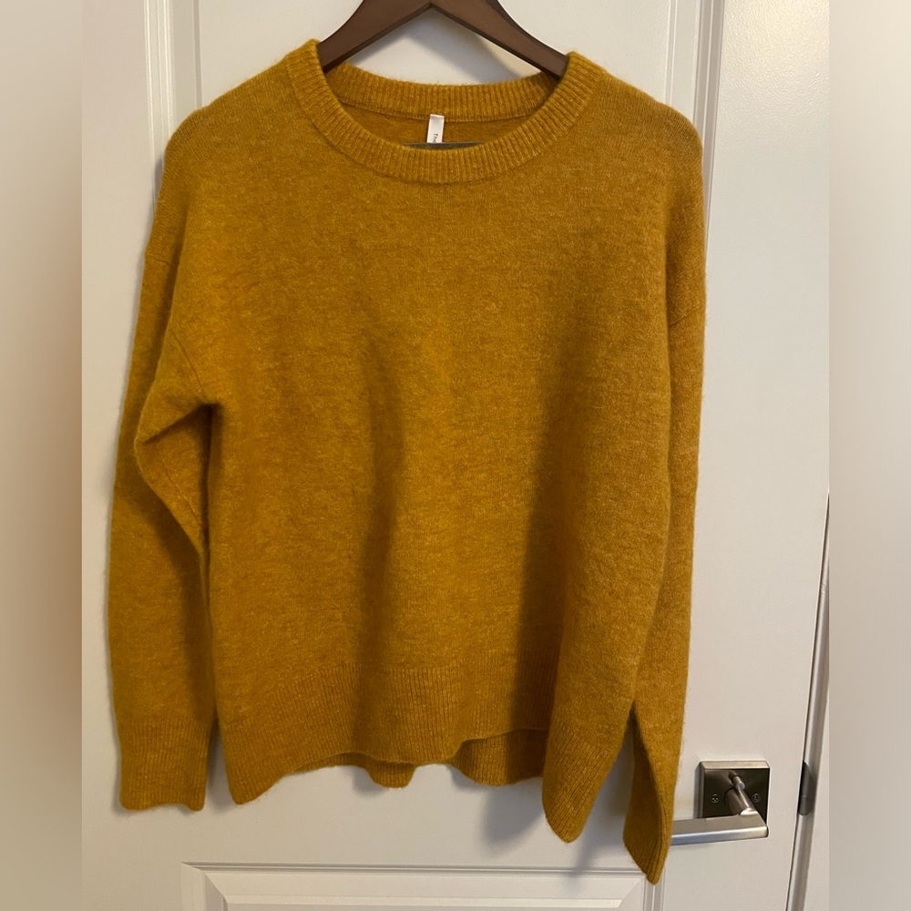 Aritzia the Group By Babaton Sweater